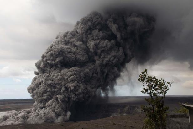 Hawaii: 9.000 Meter hohe Aschewolke aus Vulkan Kilauea