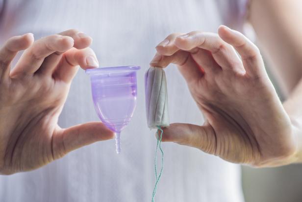 Tasse statt Tampon: Menstruationsschalen im VKI-Test