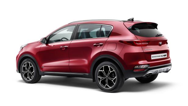 Ein roter Kia Sportage GT-Line, von hinten fotografiert.