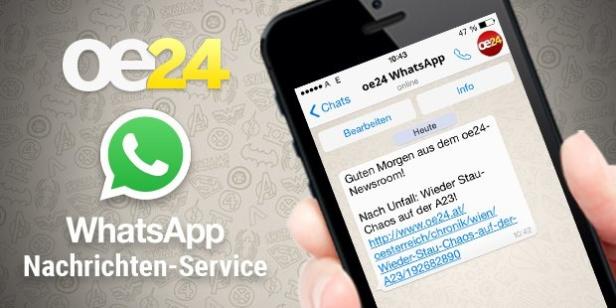 oe24.at WhatsApp-Newsfeed Ein Smartphone zeigt einen WhatsApp-Chat von oe24 mit Staumeldungen.