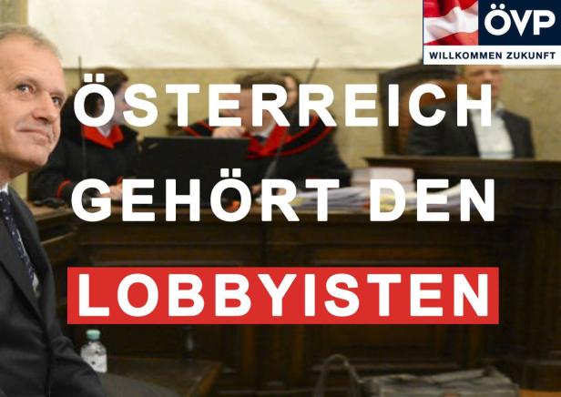Ein Mann im Anzug vor dem Hintergrund eines Raumes mit dem Slogan „Österreich gehört den Lobbyisten“.