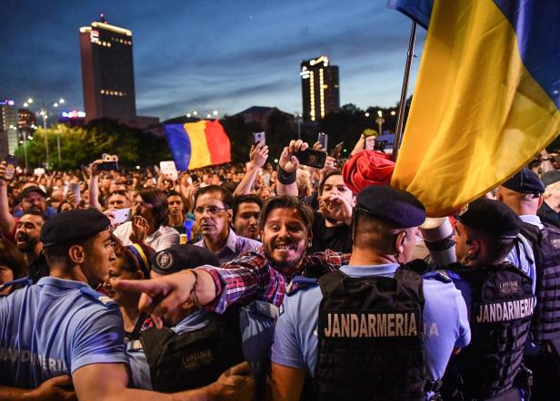 Rumäniens oberste Korruptionsjägerin macht ihren Job zu gut 