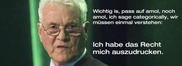Ein älterer Mann mit Brille vor einem grünen Hintergrund mit Text.