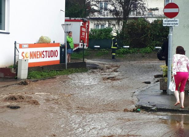 Unwetter: Überflutete Keller und vermurte Straßen in Kärnten