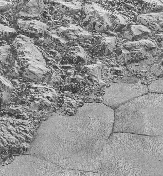 Internationales Forscherteam entdeckte Dünen auf dem Pluto