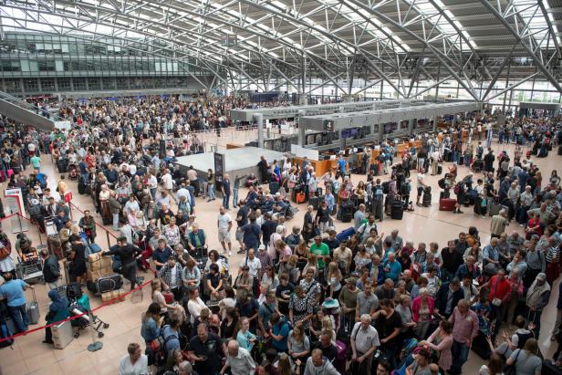 Stromausfall: Flughafen Hamburg nimmt Betrieb wieder auf