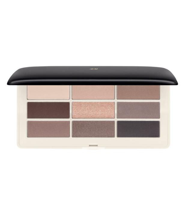 Eine geöffnete H&M-Lidschattenpalette mit verschiedenen neutralen Farbtönen.