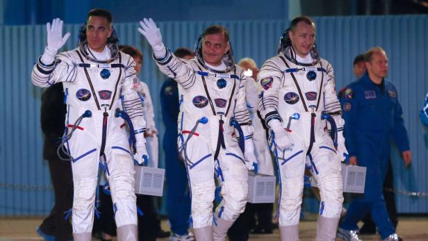 Chris Cassidy, Pavel Winogradow and Alexander Missurkin (v.l.) 6 statt 48 Stunden: Rekordflug zur ISS