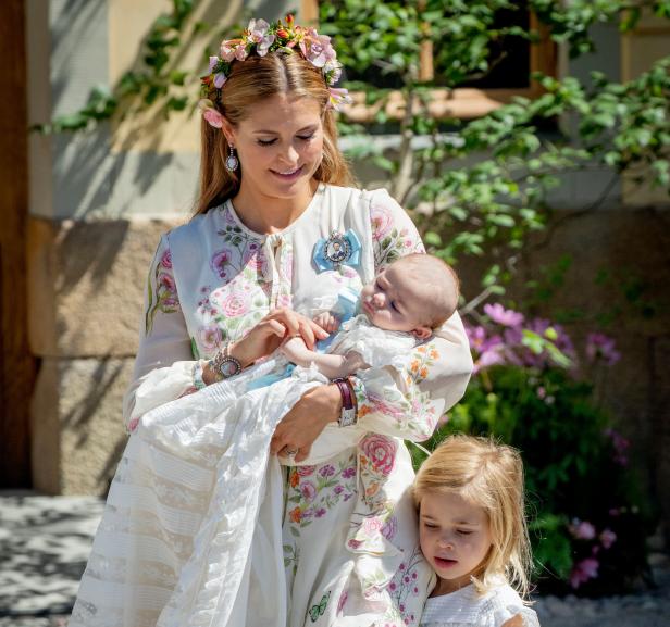 Schwedische Prinzessin Adrienne: Bilder von der royalen Taufe