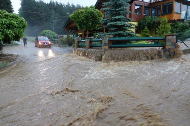 Unwetter: Regierung kündigt rasche Hilfe an - erneut Starkregen prognostiziert