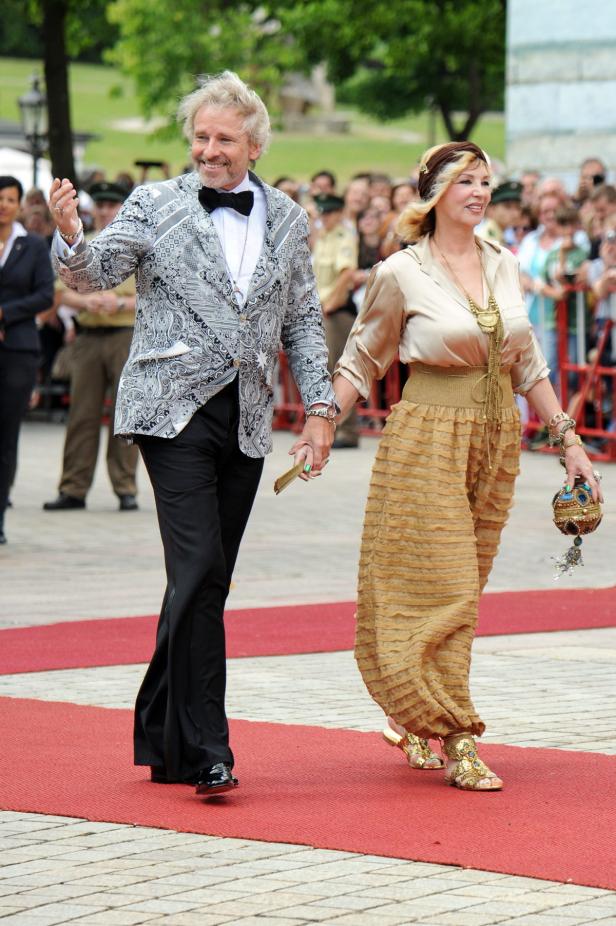 Thomas Gottschalk und seine Frau Karina Mroß auf dem roten Teppich.