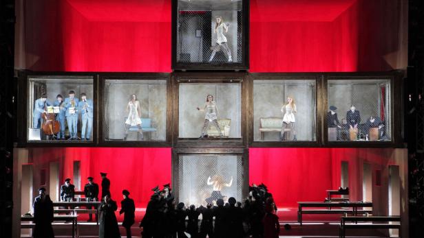 Die Aufführung des Jahres: 'Die Soldaten' von Bernd Alois Zimmermann, dirigiert von Kirill Petrenko, inszeniert von Andreas Kriegenburg, gesungen u. a. von Barbara Hannigan