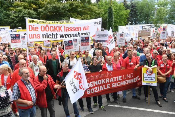 Kampf der Bilder: Regierung auf der Alm, ÖGB auf der Straße