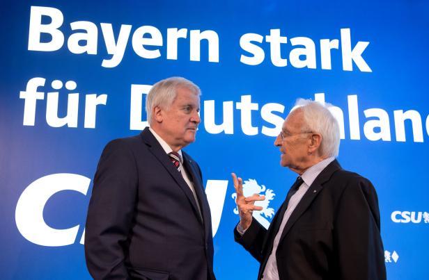 Seehofer und Merkel wenden Koalitionskollaps ab