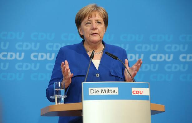 Seehofer und Merkel wenden Koalitionskollaps ab