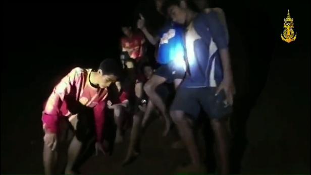 Thailand: Tauch-Training und Nahrung für Kinder in Höhle