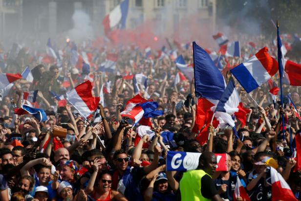 FBL-WC-2018-FRA-CRO-FANS