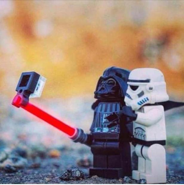 Selfie-Sticks: Eine Abrechnung in Memes