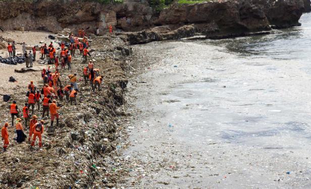 Dominikanische Republik: 1.000 Tonnen Müll von Strand entfernt