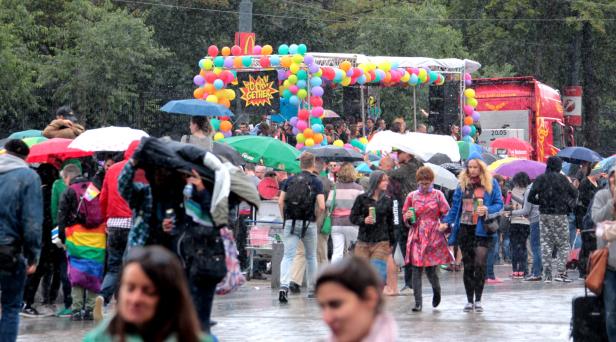 Regenbogenparade, Gegner & Gläubige: Demo-Marathon in Wien