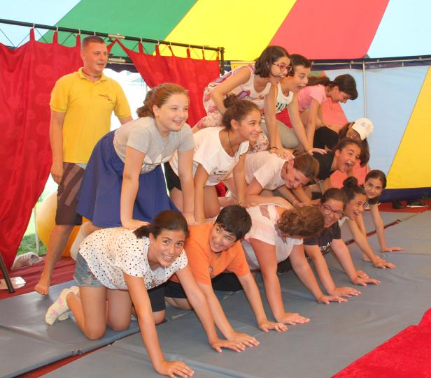 menschenpyramide2.jpg