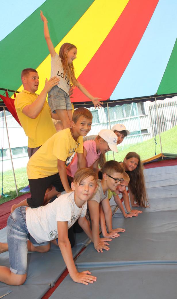 menschenpyramidei.jpg