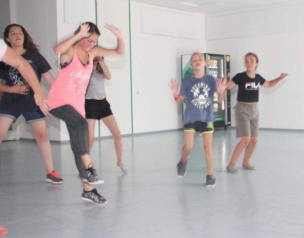 tanzgruppe2.jpg