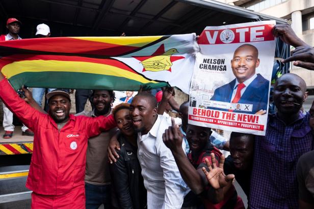 Regierungspartei erringt Mehrheit in Simbabwes Parlament