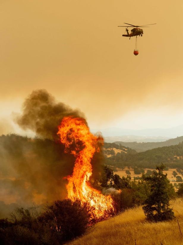 Fortschritte gegen größtes Feuer in Kaliforniens Geschichte
