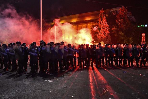 Anti-Regierungsdemo in Bukarest: ORF-Team von Polizei attackiert