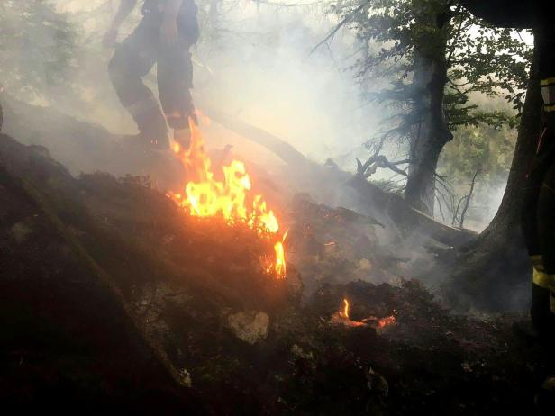 Waldbrand in unzugänglichem Gebiet in Bad Ischl