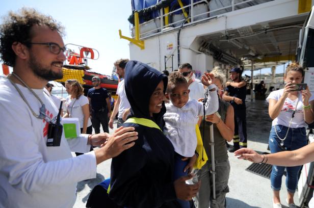 Nach Irrfahrt: Rettungsschiff "Aquarius" in Valetta eingetroffen