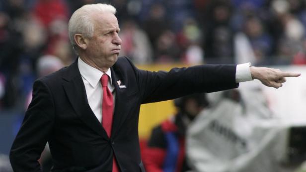 Red Bull Salzburg coach Giovanni Trapattoni gestur