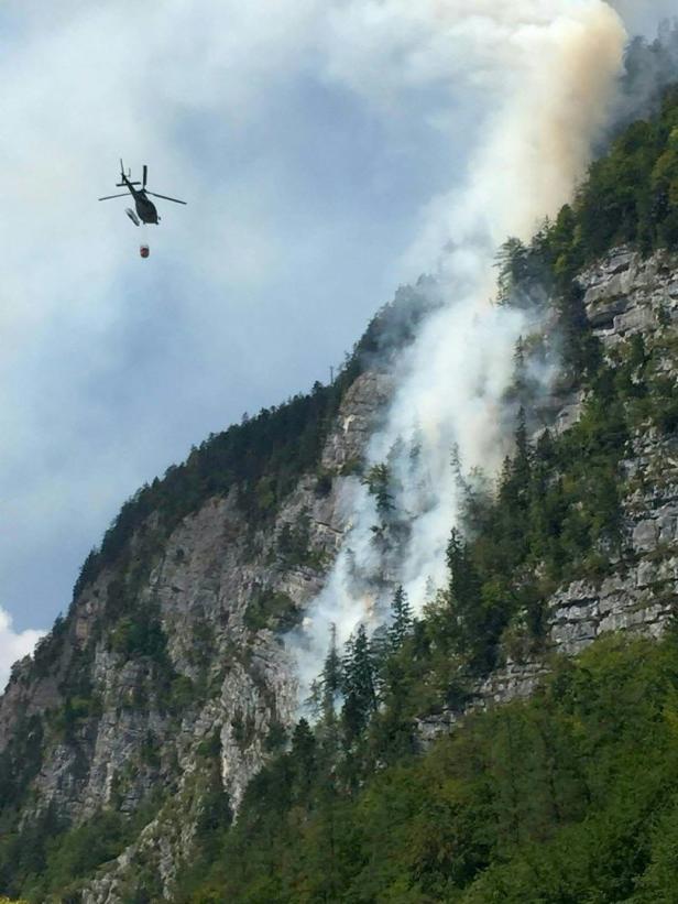 Massiver Kampf gegen Waldbrand bei Hallstatt