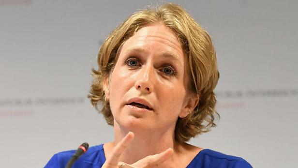 Stephanie Krisper kritisiert die Regierung hinsichtlich BVT scharf