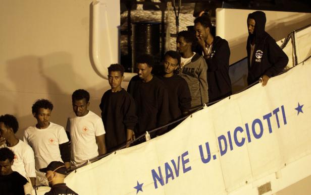 "Diciotti": Geflüchtete dürfen Schiff verlassen