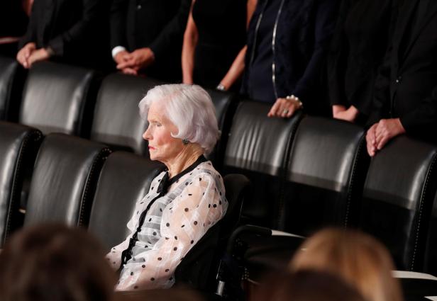 106-jährige Roberta McCain nahm Abschied von ihrem Sohn