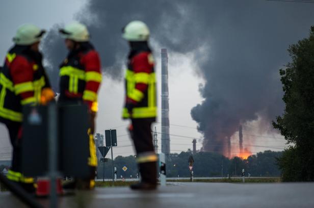 Mehrere Verletzte nach Explosion bei deutschem Raffineriegelände