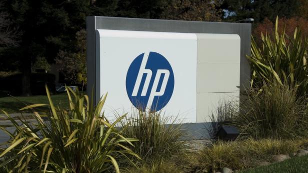 EPAepa03223495 (FILE) A file picture dated 22 November 2011 shows a company sign outside the Hewlett-Packard (HP) headquarters in Palo Alto, California, USA. Media reports on late 17 May 2012 state that HP is considering cutting some 30,000 jobs aimed at