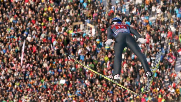 Senkrechtstarter Diethart gewinnt Neujahrsspringen