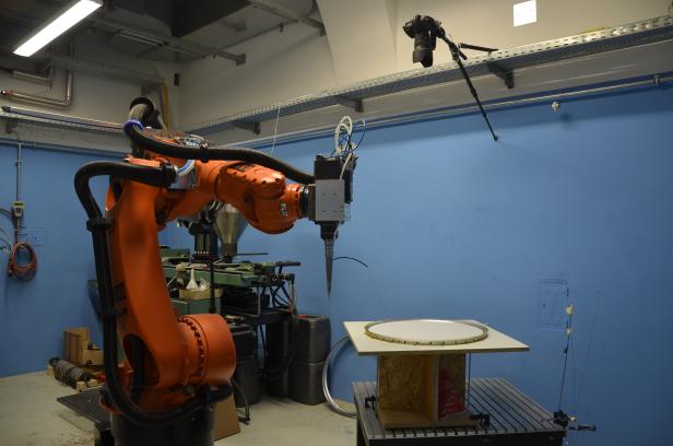 "String Art": Roboter als Fadenkünstler