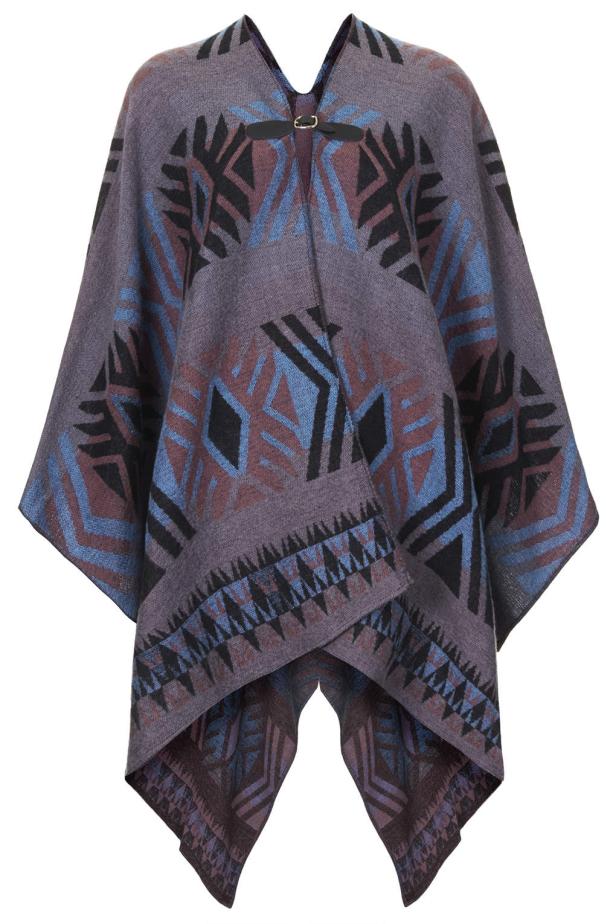 Ein grauer Poncho mit einem Muster aus blauen, braunen und schwarzen geometrischen Formen.