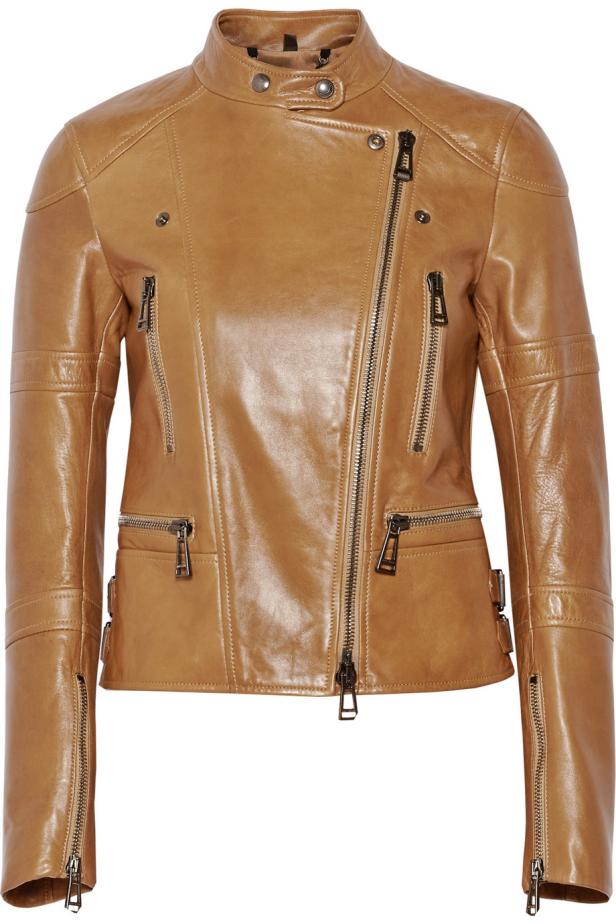 Eine hellbraune Lederjacke mit asymmetrischem Reißverschluss und mehreren Taschen.