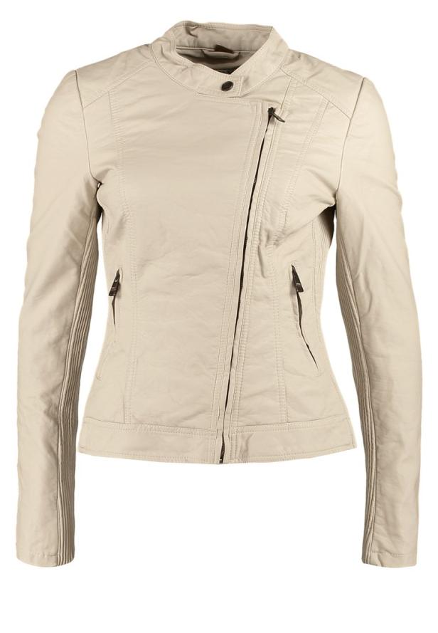 Eine hellbeige, taillierte Jacke mit asymmetrischem Reißverschluss.