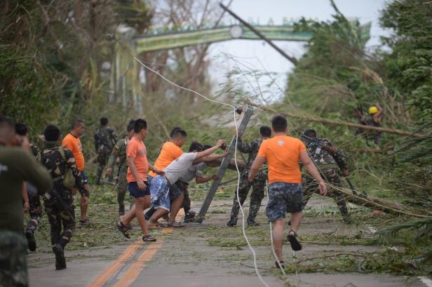 Taifun "Mangkhut" sorgt auf Philippinen für Chaos und Zerstörung