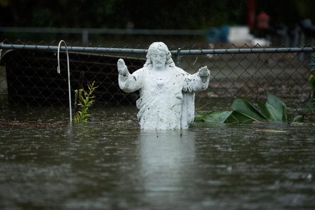 "Florence" bleibt hoch gefährlich: Südosten der USA unter Wasser