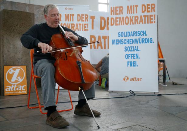 Attac-Aktivisten besetzen Frankfurter Paulskirche 