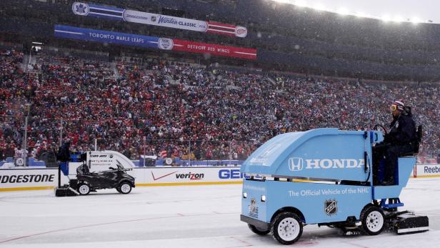 Rekordkulisse: 105.591 Fans beim Eishockey-Match