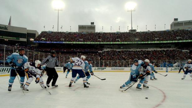 Rekordkulisse: 105.591 Fans beim Eishockey-Match