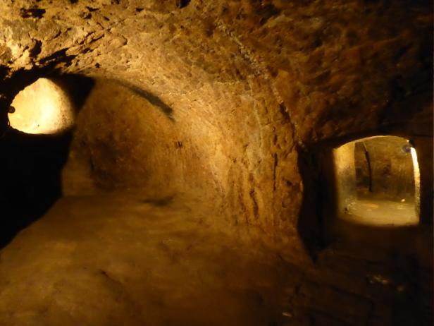 Mystische Höhlensysteme, Heil bringende Quellen